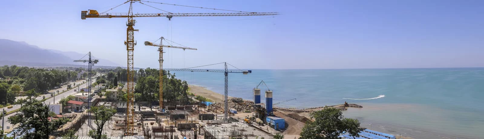 کارگاه آراد مارینا کنار دریا